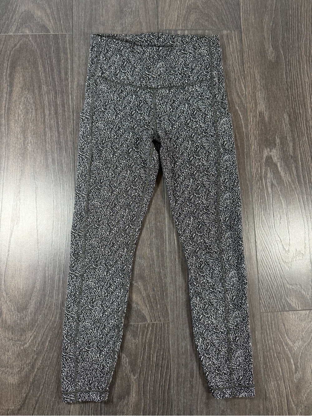 Athleta Black & White Ultimate Stash Textured 7/8 Tights